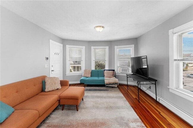 Photo - 360 Weeden St Unit 2