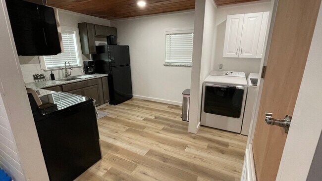 Photo - 1126 Seydler St