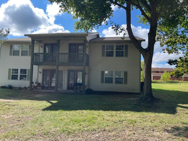 Building Photo - 360 Oxford Ct Unit #4