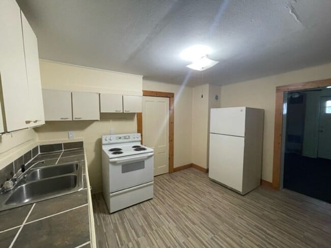 Building Photo - 81 Summit Ave Unit 1