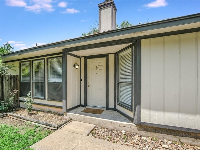 Photo - 806 Sunny Ln