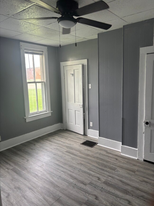 Photo - 815 E William St