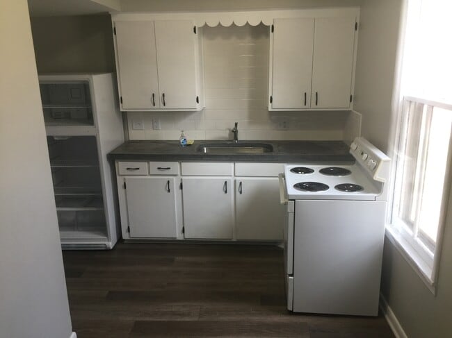 Kitchen - 614 Forest St Unit 2