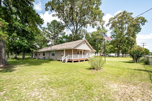 Photo - 10994 Fostoria Rd