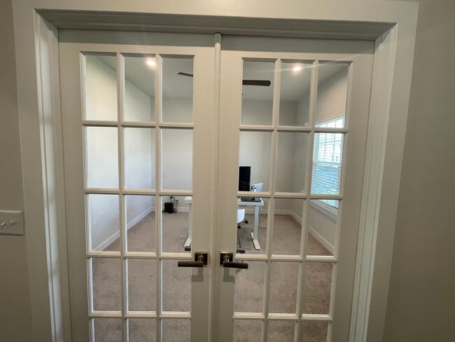 Photo - 3066 Boxbury Ln