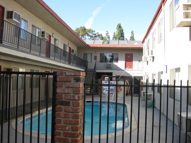 Photo - 11035 Arminta St