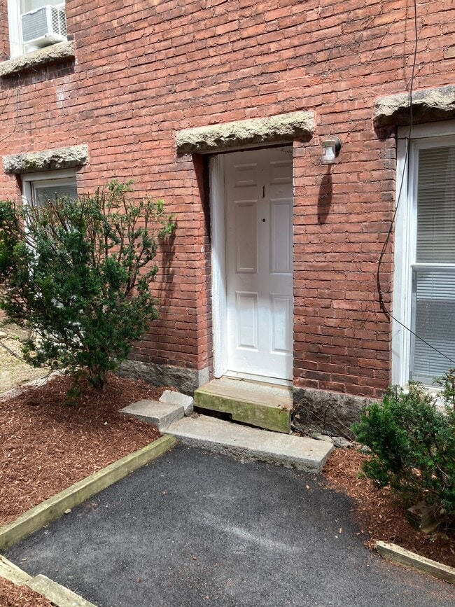 24-1 Puerta de entrada - 24 Eden St