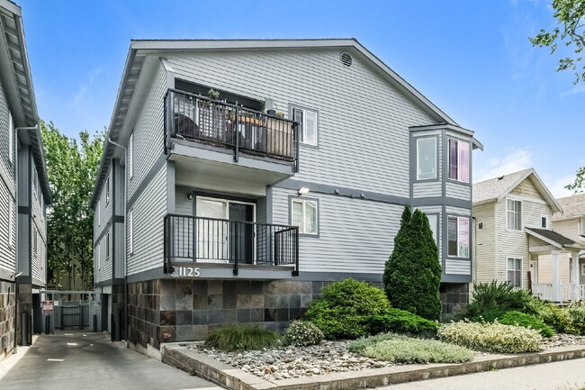 Building Photo - **Updated 2-Bedroom Condo with Secure Parking** Unit #3
