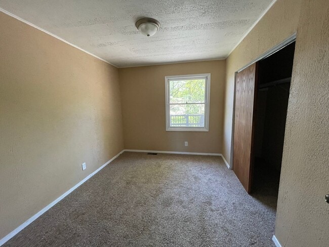 Photo - Great Location in West Rock Island!