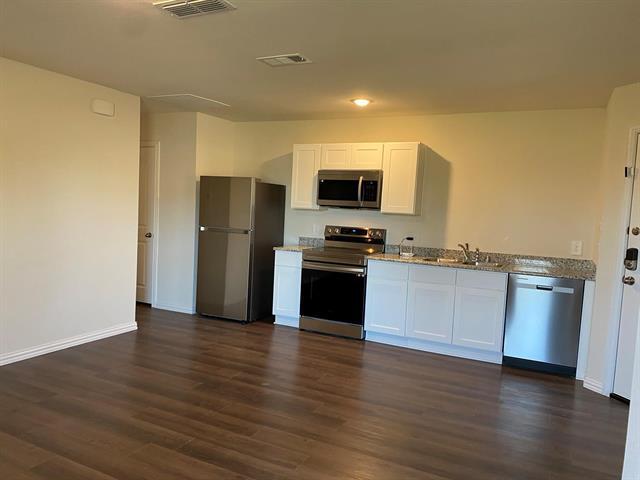 Photo - 2203 Henry St