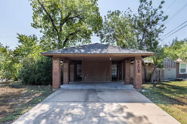 Building Photo - 6201 Berkett Cove Unit B