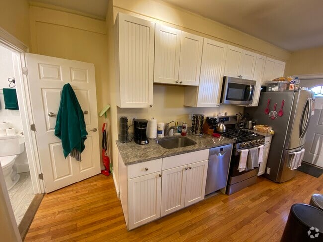 Building Photo - 39 Cross St Rental