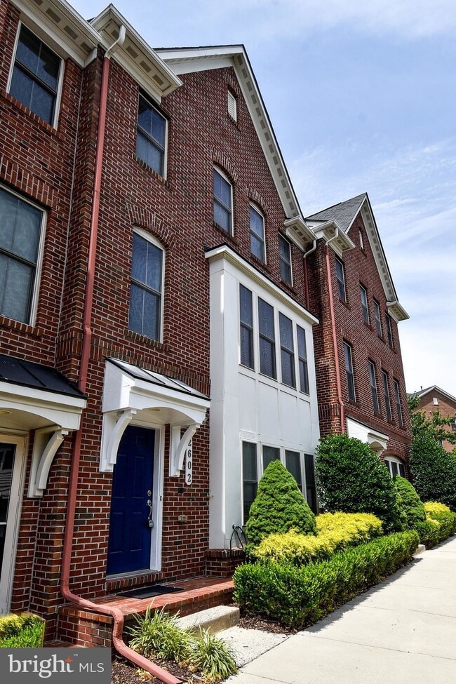 Photo - 2602 S Kenmore Ct