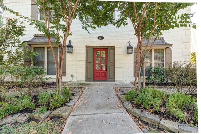 Photo - 607 Ellingham Dr
