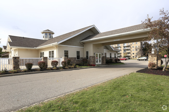 Building Photo - The Peaks at Water's Edge Rental