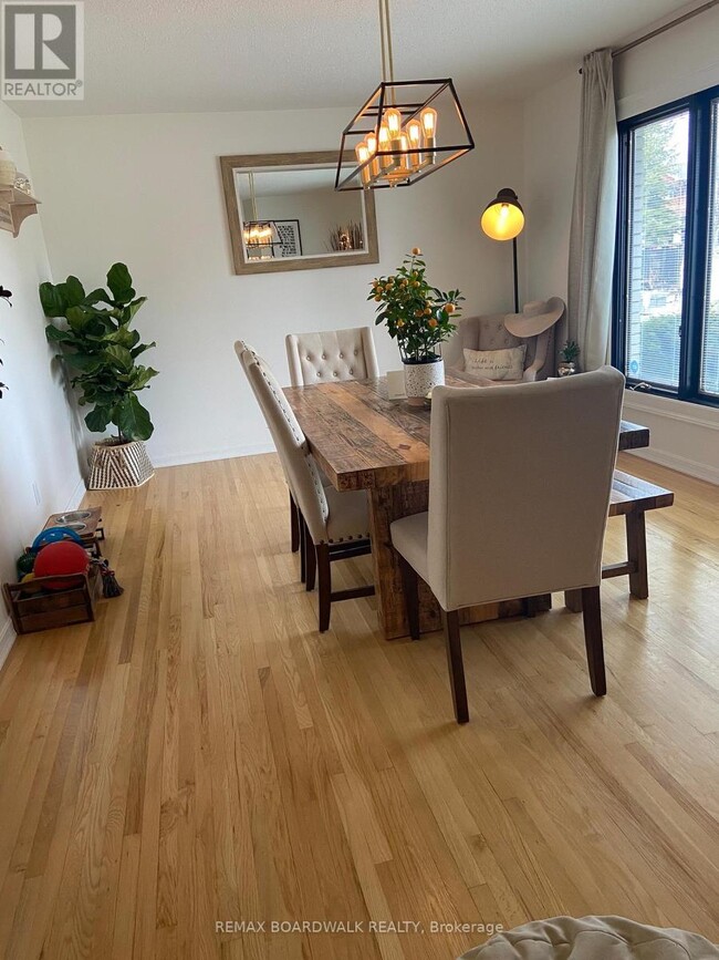 Photo - 1588 Maxime St