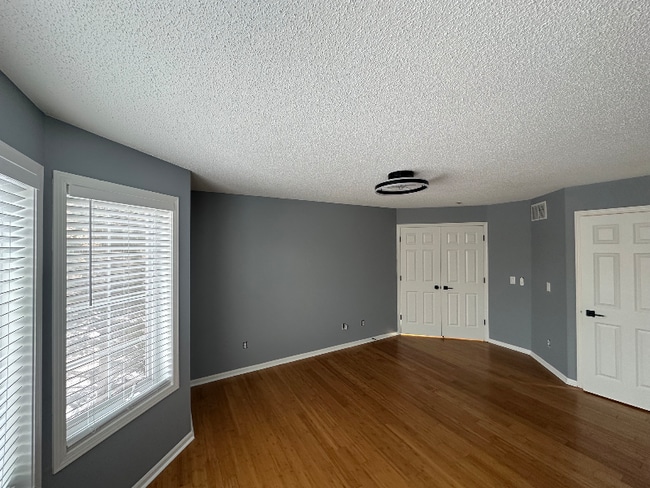 Photo - 951 Trenton Ln N