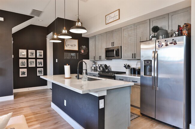 Photo - 712 Pinemont Cyn Ln