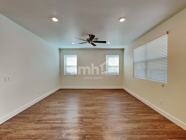 Photo - 670 W Laredo Ave
