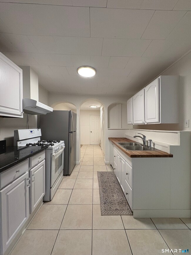 Photo - 1787 Stratfield Rd Unit B