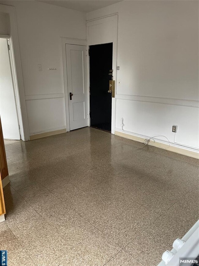 Building Photo - 430 Lexington Ave Unit 9