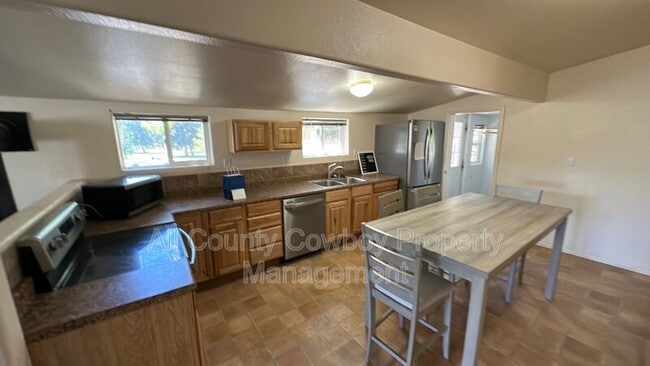 Building Photo - 868 N 14th St