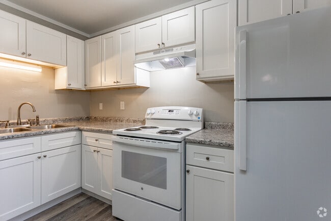 2BR, 1BA - 600SF - Kitchen - Southmont Apartments