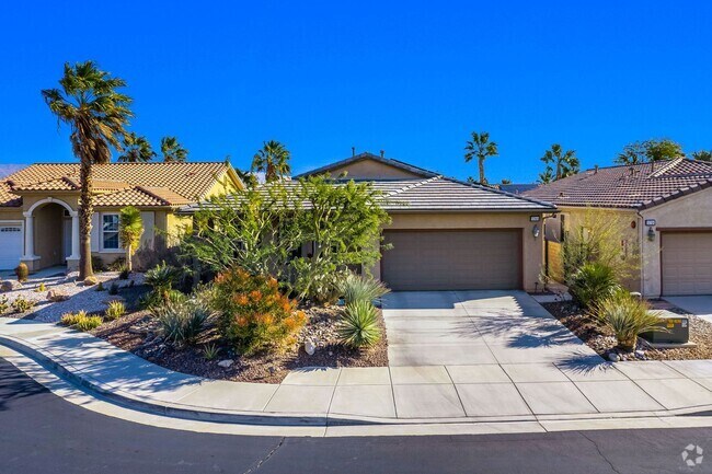 Building Photo - AVAILABLE NOW! Stunning 3-bedroom, 2-bathr... Rental