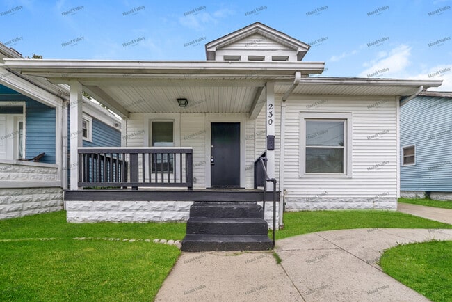 Building Photo - 230 S 39th St