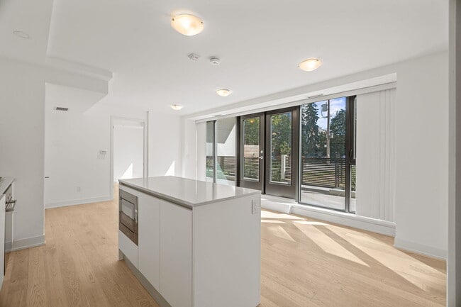 Photo - 200 Keewatin Ave Unité 102