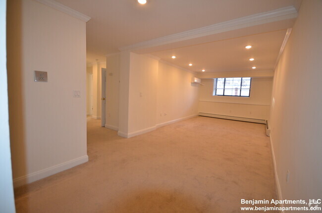 Building Photo - 41 Brattle St Unit 1 Rental