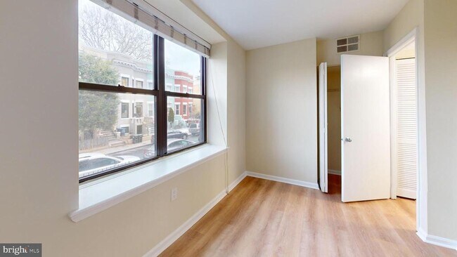 Photo - 1438 Meridian Pl NW Unit 102