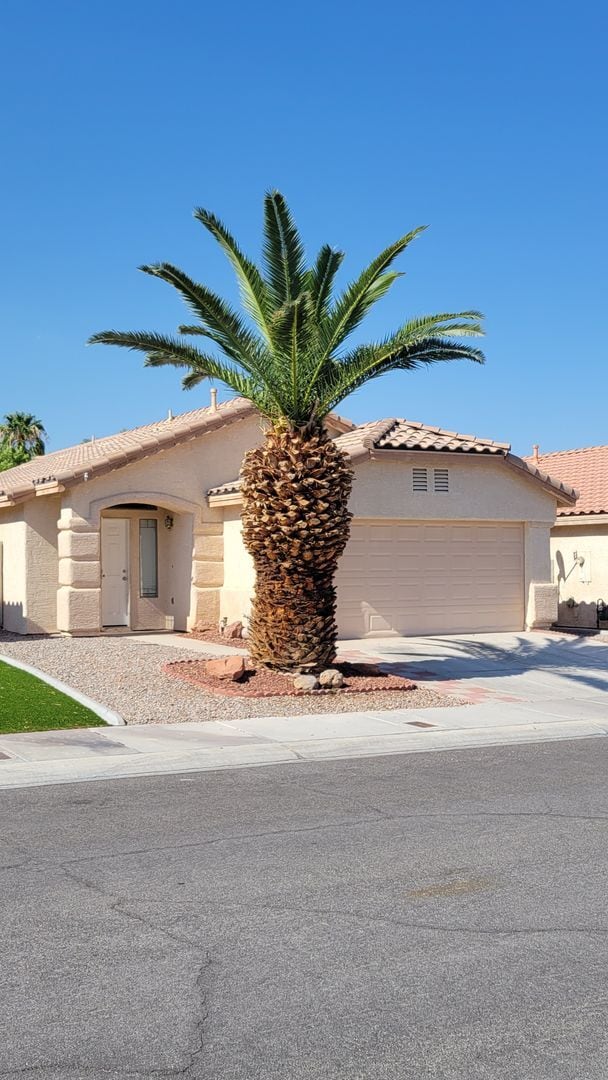 Building Photo - Charming Single Story 3 Bedroom Home For R...