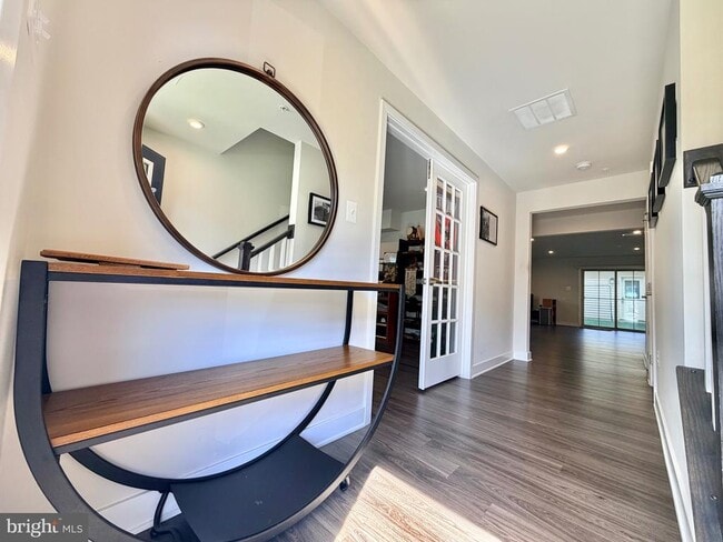 Building Photo - 8627 Satinwood Dr