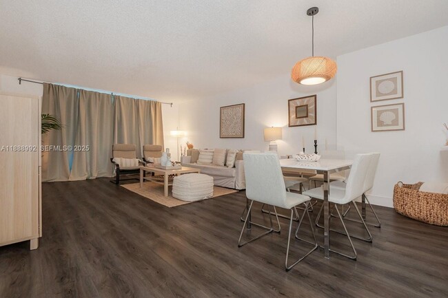 Building Photo - 2301 Collins Ave Unit 333