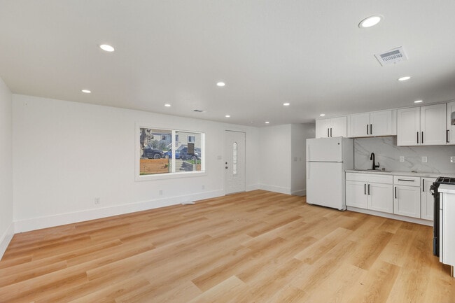 Photo - 1671 Mono Ave