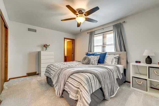 219-221 East North Street-SI ID1602726P