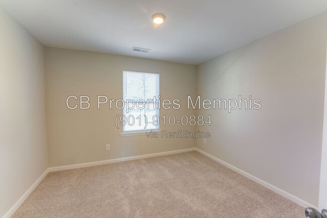 Photo - 652 Ayers St
