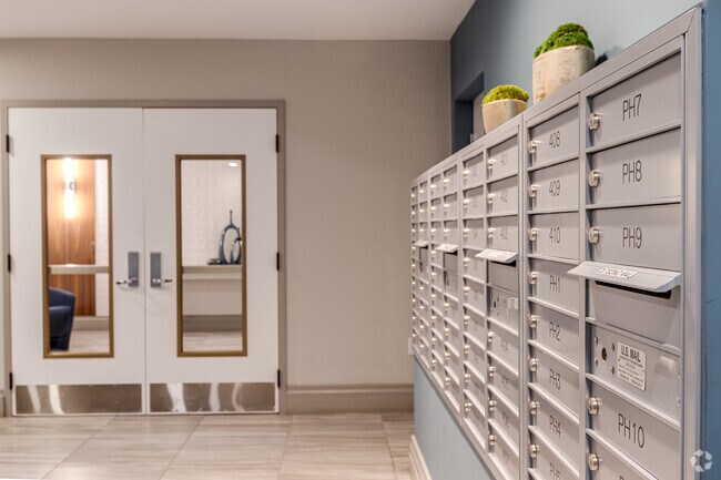 Vestíbulo y buzones - The Cosmopolitan