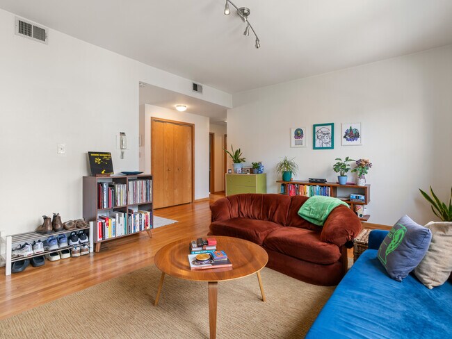 Photo - 39 N Paulina St Unit 3