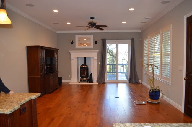 Photo - 2111 Deer Valley Rd