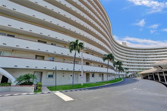 Photo - 1523 E Hillsboro Blvd Condo Unit 837