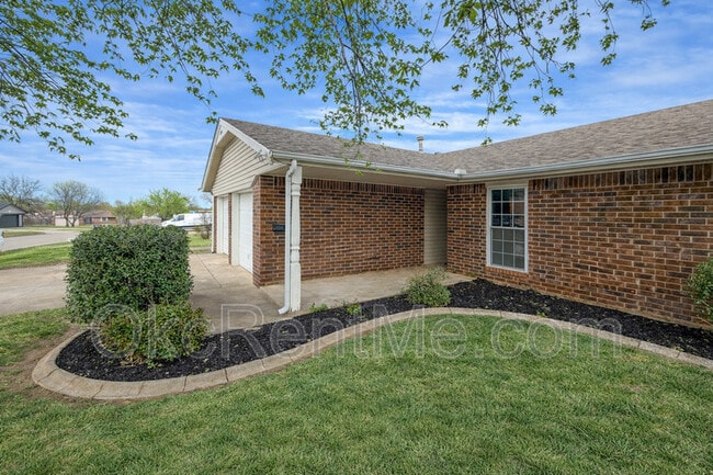 Photo - 1104 Spruce Dr