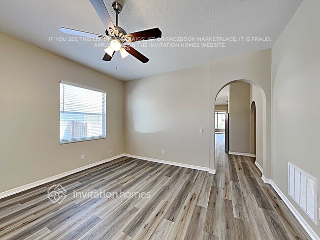 Photo - 3839 Regents Way