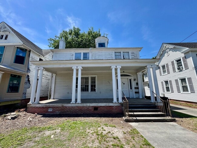 Building Photo - 207 E Burgess St Unit A