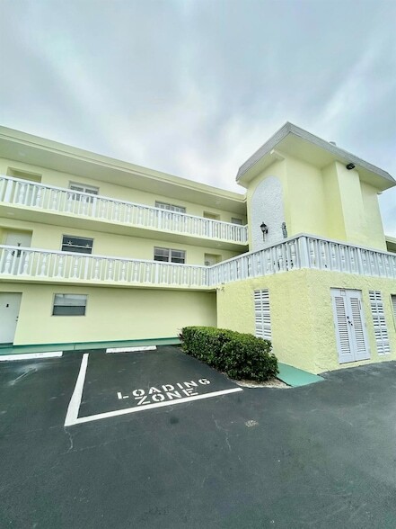Building Photo - 1100 Ponce De Leon Cir Unit 108 Rental