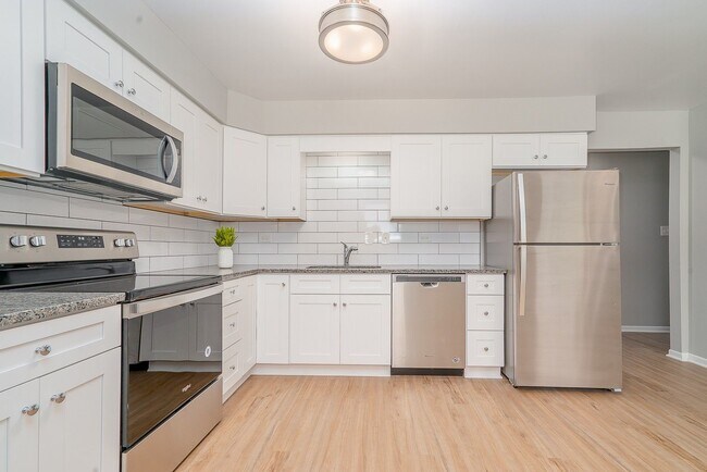 Photo - 27 S Spring Ave Unit 27-02 S Spring