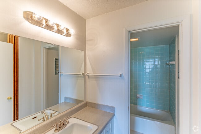 1BR, 1BA - 550SF