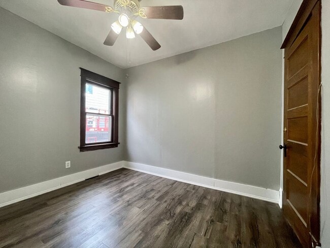 Photo - Riveting 5 Bedroom 1.5 Bathroom Home in Mi...