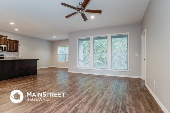 Photo - 215 NE Katie Ct